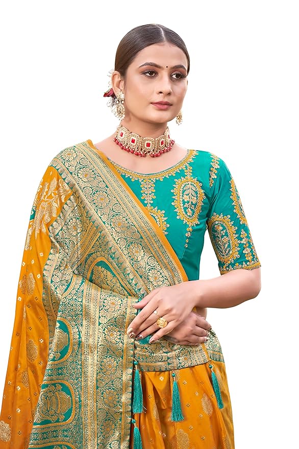 MANOHARI Most Trendy Jacquard Work Woven Saree with Unstitch Blouse Piece